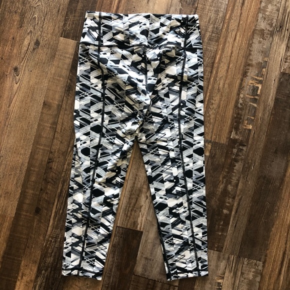 VS Knockout Leggings - size small - Picture 4 of 5
